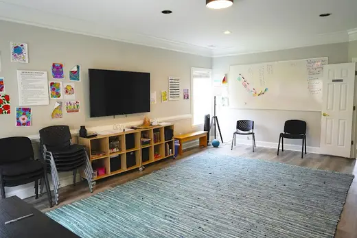 Bright group therapy room with seating at Hope Harbor Wellness detox center in Atlanta.